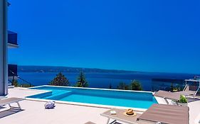 Villa Belvedere With Heated Pool, Billiards, Media Room, Sea Views,10 Pax
