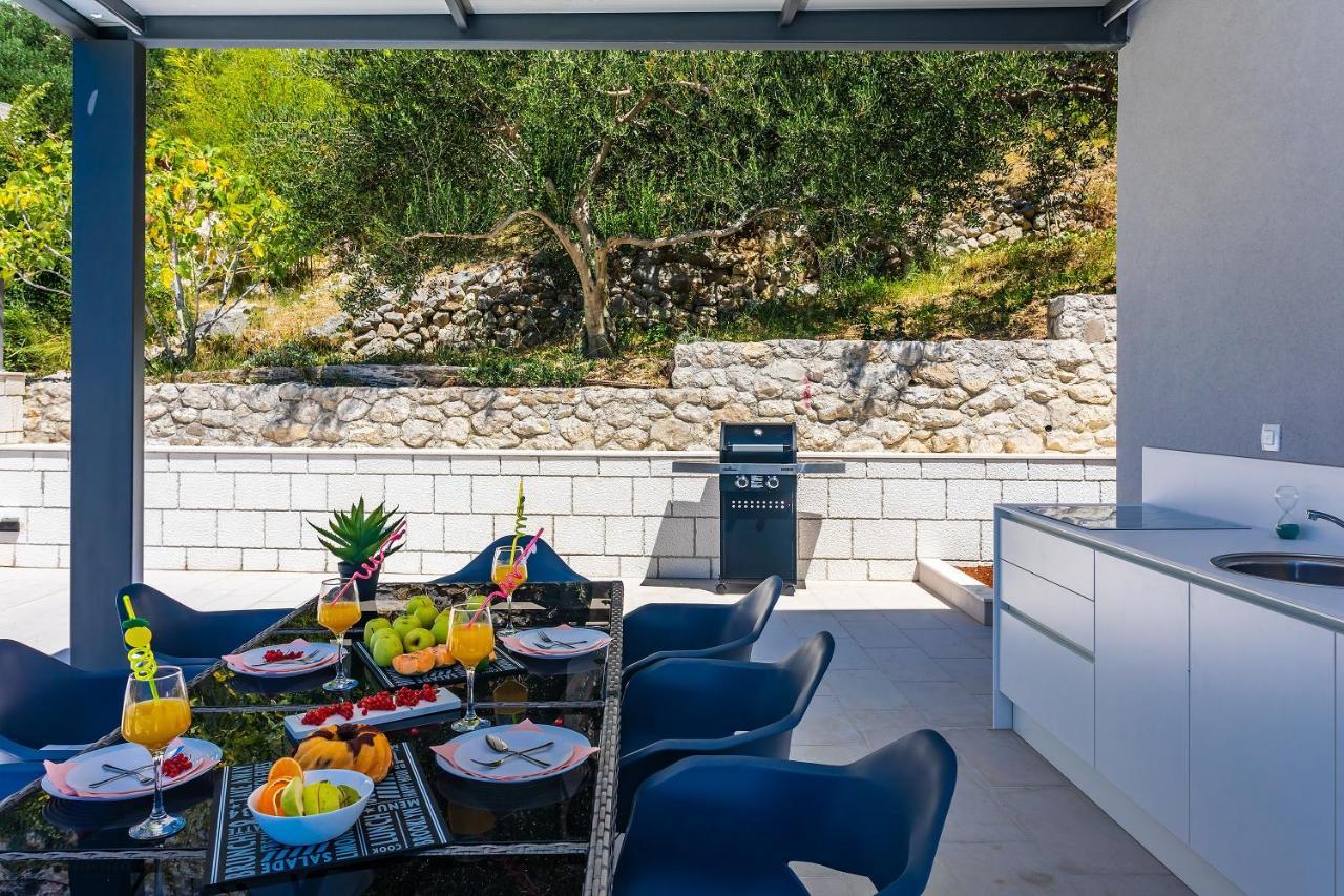 Villa Belvedere With Heated Pool, Billiards, Media Room, Sea Views,10 Pax Omis Exterior photo